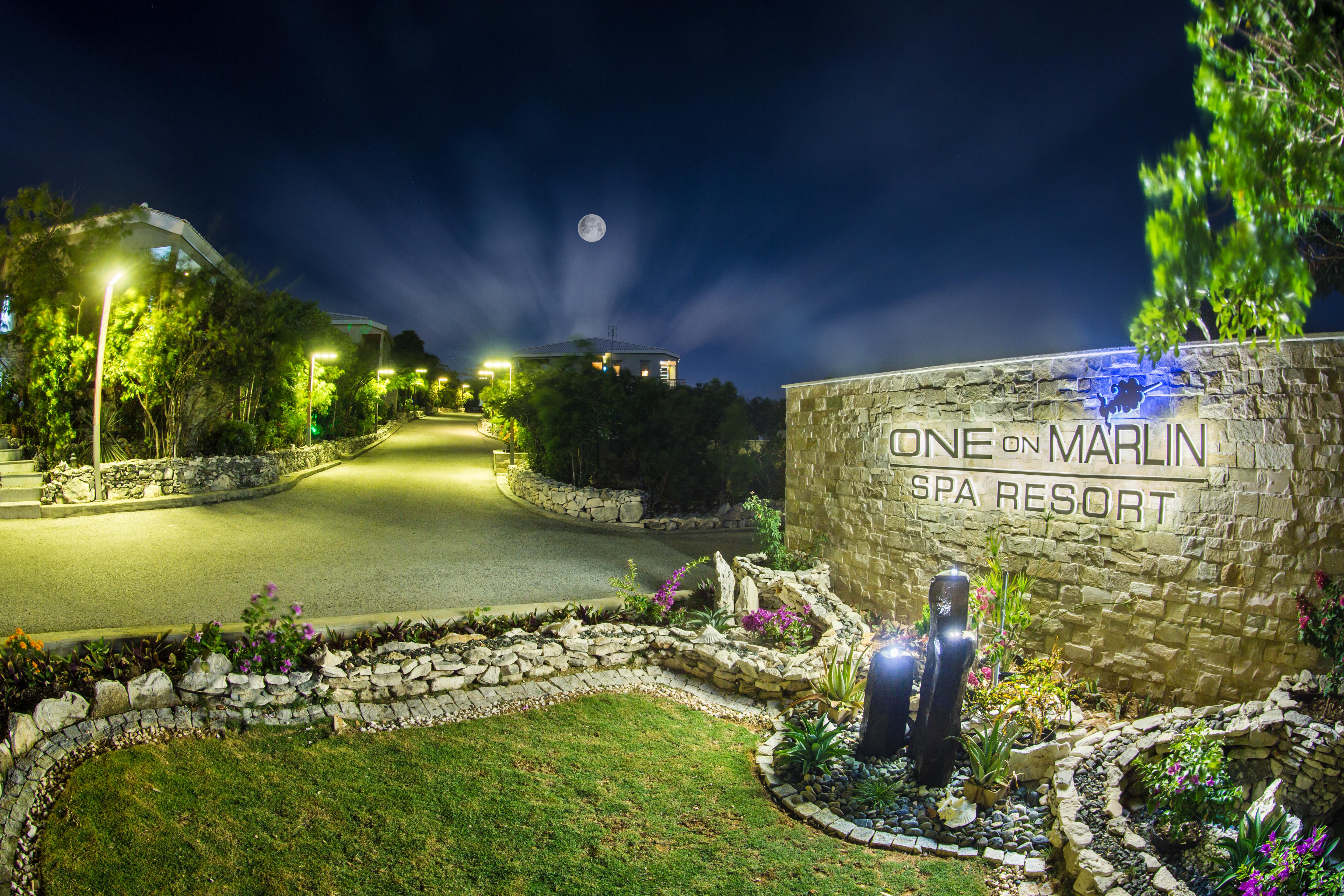One On Marlin Resort (Adults Only) Turtle Cove Exteriör bild