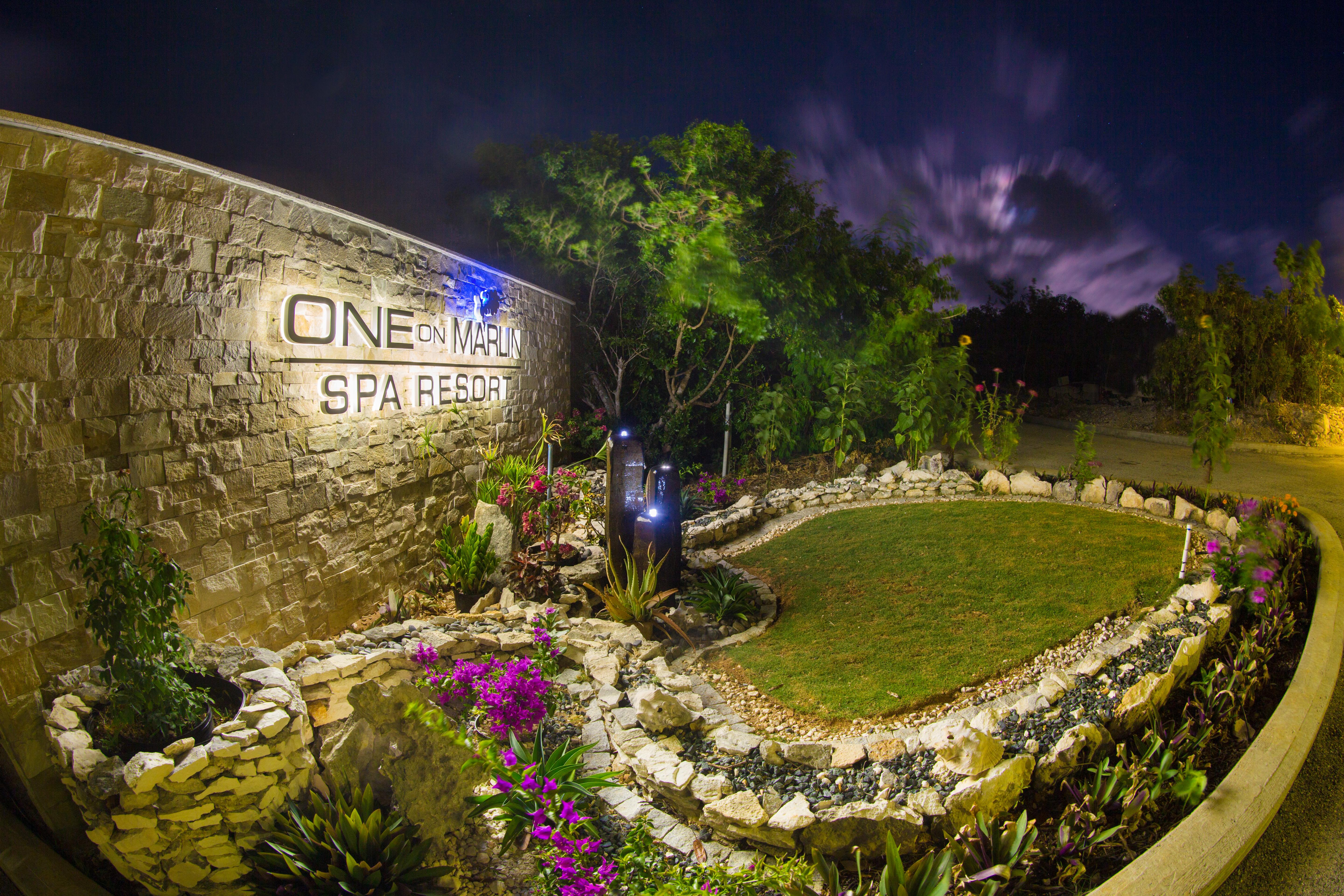 One On Marlin Resort (Adults Only) Turtle Cove Exteriör bild